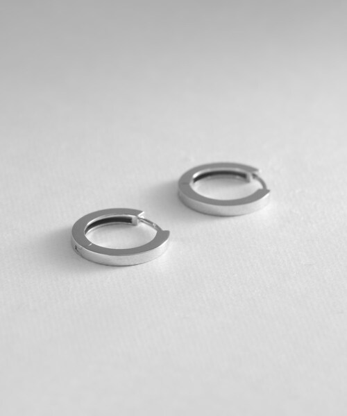 COCOSHNIK（ココシュニック）の「K10平打ち中折れ フープピアス（ピアス（両耳用）・レディース・ホワイト系その他6・00）」の7枚目の写真