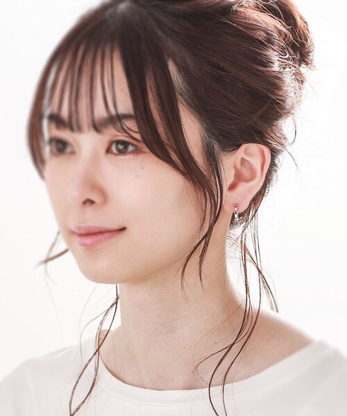 COCOSHNIK（ココシュニック）の「K10平打ち中折れ フープピアス（ピアス（両耳用）・レディース・ホワイト系その他6・00）」の3枚目の写真