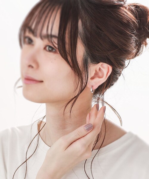 COCOSHNIK（ココシュニック）の「K10平打ち中折れ フープピアス（ピアス（両耳用）・レディース・ホワイト系その他6・00）」の6枚目の写真