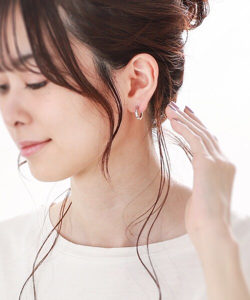 COCOSHNIK（ココシュニック）の「K10平打ち中折れ フープピアス（ピアス（両耳用）・レディース・ホワイト系その他6・00）」の5枚目の写真