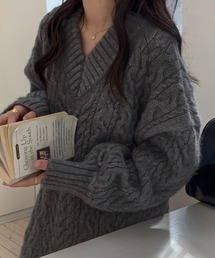 Vネックざっくり編みニット
