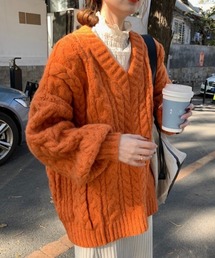 Vネックざっくり編みニット