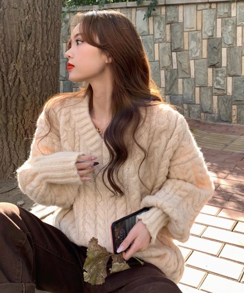 MANGROVE（マングローブ）の「Vネックざっくり編みニット（ニット/セーター・レディース・ピンク/ターコイズブルー/オレンジ/アイボリー/ライトグリーン/ライトブルー/グレー/ベージュ・FREE）」の10枚目の写真