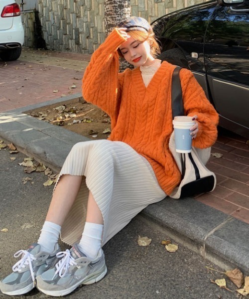 MANGROVE（マングローブ）の「Vネックざっくり編みニット（ニット/セーター・レディース・ピンク/ターコイズブルー/オレンジ/アイボリー/ライトグリーン/ライトブルー/グレー/ベージュ・FREE）」の20枚目の写真