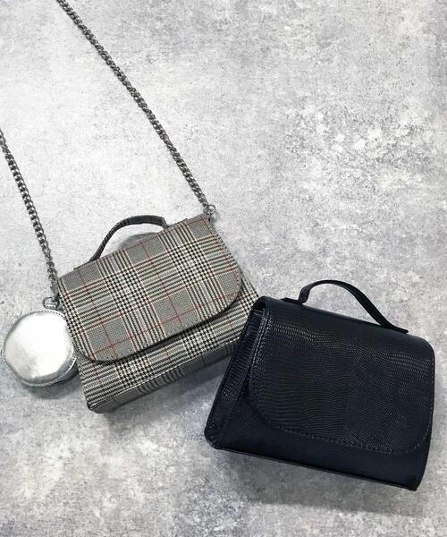 INGNI（イング）の「ポーチ付チェーンショルダーBAG（トートバッグ・レディース・ブラック/チェック・ONE SIZE）」の2枚目の写真