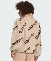 adidas（アディダス）の「フェイクファージャケット