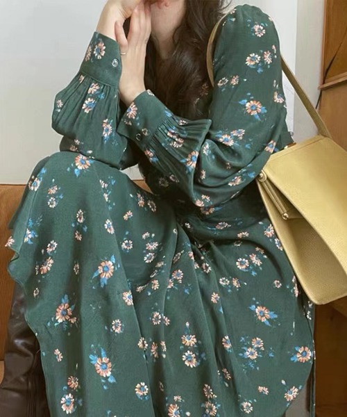 Jewelobe(ジュエローブ)の「フロントギャザーVネックフラワーワンピース(ワンピース・レディース・グリーン/ブラック/アイボリー・FREE)」の4枚目の写真