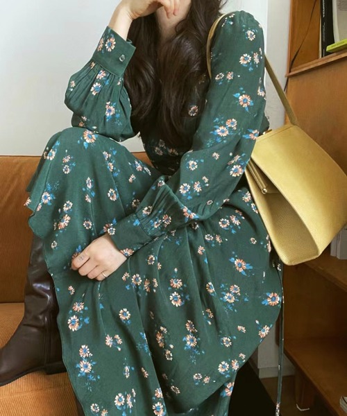 Jewelobe(ジュエローブ)の「フロントギャザーVネックフラワーワンピース(ワンピース・レディース・グリーン/ブラック/アイボリー・FREE)」の5枚目の写真