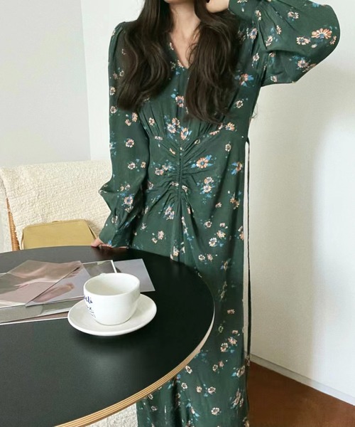 Jewelobe(ジュエローブ)の「フロントギャザーVネックフラワーワンピース(ワンピース・レディース・グリーン/ブラック/アイボリー・FREE)」の6枚目の写真
