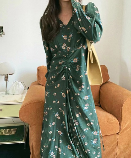 Jewelobe(ジュエローブ)の「フロントギャザーVネックフラワーワンピース(ワンピース・レディース・グリーン/ブラック/アイボリー・FREE)」の7枚目の写真