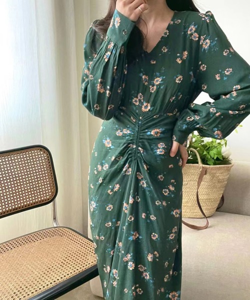 Jewelobe(ジュエローブ)の「フロントギャザーVネックフラワーワンピース(ワンピース・レディース・グリーン/ブラック/アイボリー・FREE)」の9枚目の写真