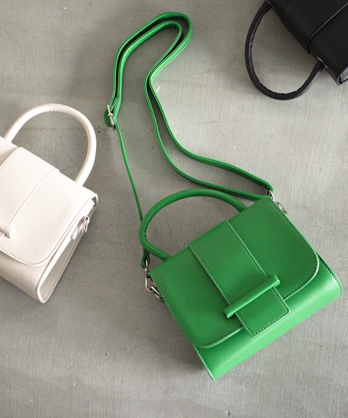 VENCEEXCHANGE(ヴァンスエクスチェンジ)の「フラップデザインワンハンドルショルダーバッグ(ショルダーバッグ・レディース・オフホワイト/ブラック/グリーン/グレー/マスタード/パープル・FREE)」の5枚目の写真