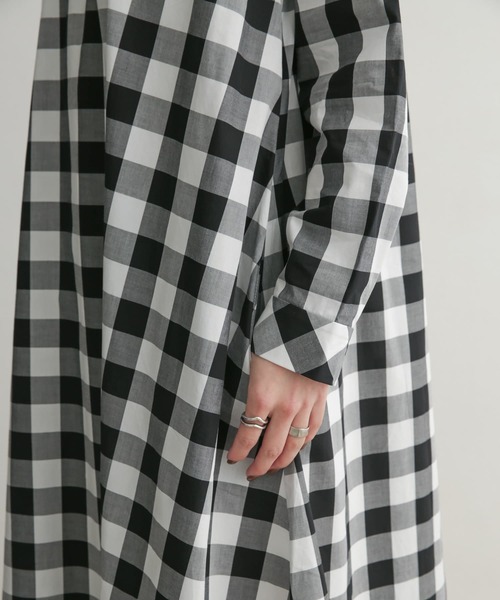 URBAN RESEARCH DOORS(アーバンリサーチドアーズ)の「ギンガムチェックフレアワンピース(ワンピース・レディース・ブラック/ネイビー/ブラック系その他・MEDIUM)」の13枚目の写真