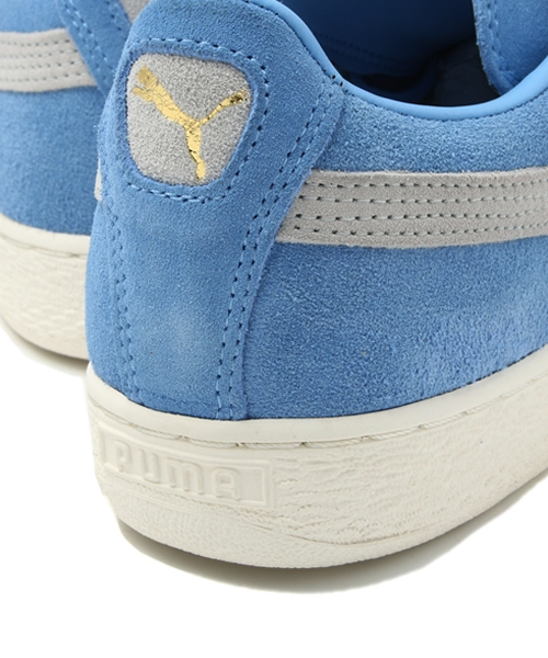 PUMA（プーマ）の「スウェード クラシック+（スニーカー・メンズ・ホワイト×グレー/ライトブルー/オレンジ・30.0cm/28.5cm/27.5cm/23cm/22.5cm/27cm/29cm/25.5cm/23.5cm/25cm/31cm/26cm/24cm/24.5cm/28cm/26.5cm）」の4枚目の写真