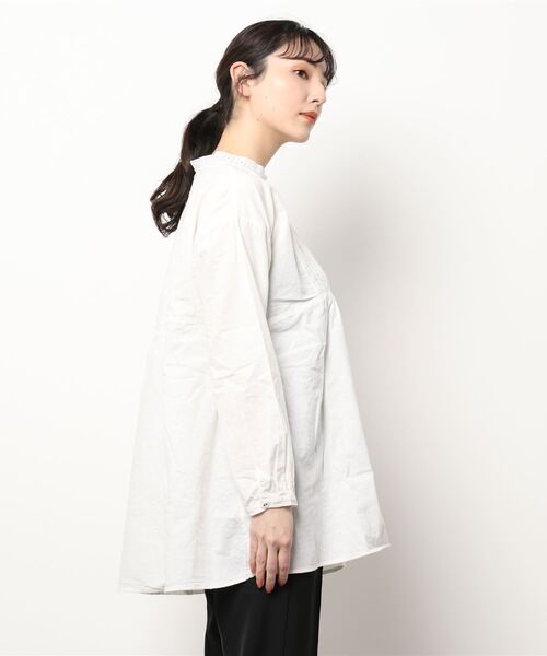 Samansa Mos2（サマンサ モスモス）の「胸元切替レースチュニック（シャツ/ブラウス・レディース・オフホワイト/ピンク/モカ/チャコール・ﾌﾘ-）」の6枚目の写真