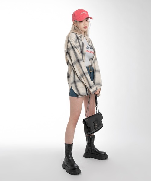 FOLLOWIN（フォロウィン）の「レディーチェーン2WAYバック（ショルダーバッグ・レディース・ブラック/アイボリー・ONE SIZE）」の10枚目の写真