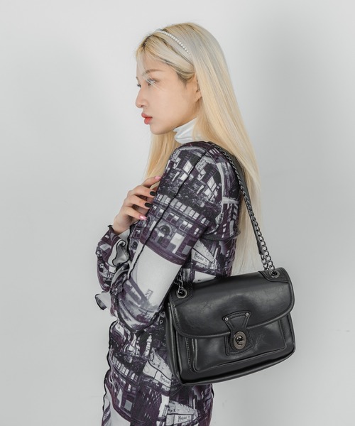 FOLLOWIN（フォロウィン）の「レディーチェーン2WAYバック（ショルダーバッグ・レディース・ブラック/アイボリー・ONE SIZE）」の22枚目の写真