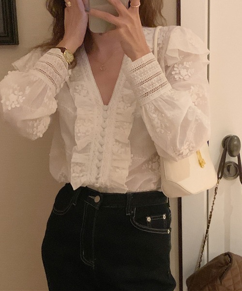 AMOUR BOX（アムールボックス）の「レースデザインフリルブラウス（シャツ/ブラウス・レディース・ホワイト/ブラック・MEDIUM/LARGE）」の6枚目の写真