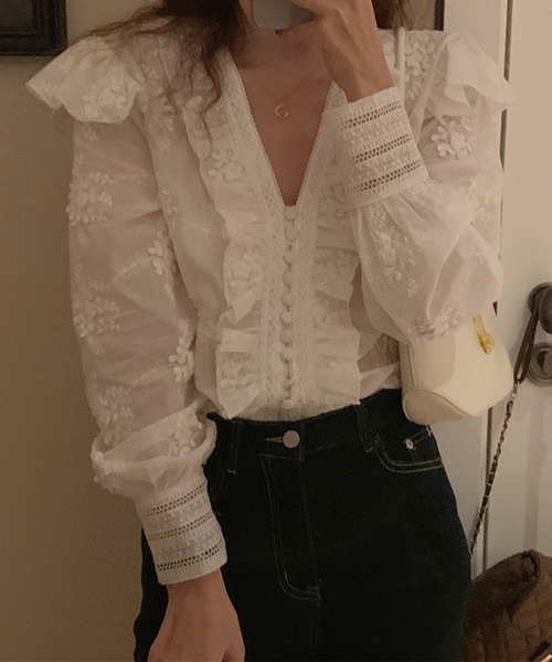 AMOUR BOX（アムールボックス）の「レースデザインフリルブラウス（シャツ/ブラウス・レディース・ホワイト/ブラック・MEDIUM/LARGE）」の8枚目の写真