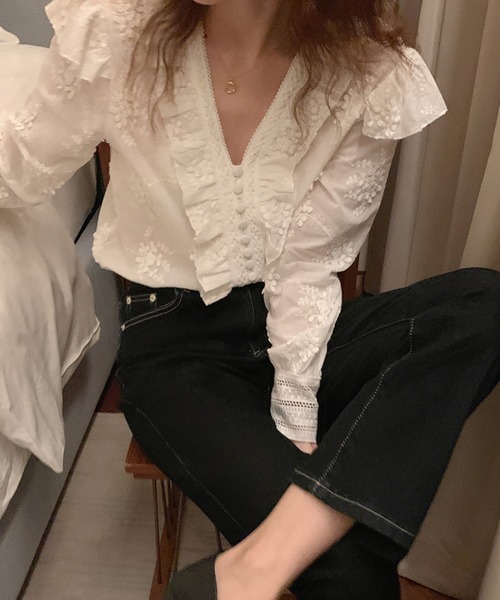 AMOUR BOX（アムールボックス）の「レースデザインフリルブラウス（シャツ/ブラウス・レディース・ホワイト/ブラック・MEDIUM/LARGE）」の4枚目の写真