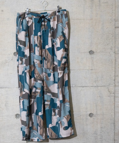 Naive magic（ナイーブマジック）の「【a】とろみシルクタッチポリエステル総柄ワイドパンツ（その他パンツ・メンズ・ホワイト/ブラック/グリーン/アイボリー・MEDIUM/LARGE）」の4枚目の写真