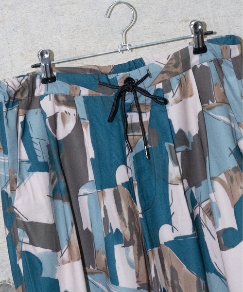 Naive magic（ナイーブマジック）の「【a】とろみシルクタッチポリエステル総柄ワイドパンツ（その他パンツ・メンズ・ホワイト/ブラック/グリーン/アイボリー・MEDIUM/LARGE）」の11枚目の写真