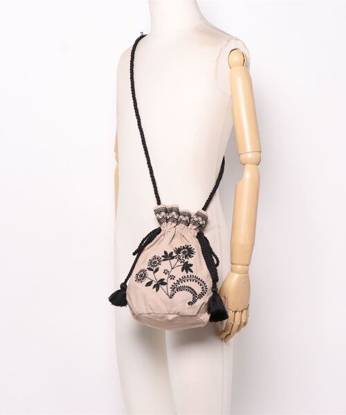 Samansa Mos2(サマンサ モスモス)の「花刺繍巾着バッグ(ハンドバッグ・レディース・ベージュ/キナリ・フリ-)」の6枚目の写真