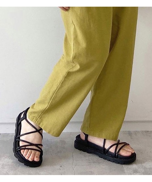 Samansa Mos2 blue（サマンサモスモスブルー）の「ナローストラップ厚底サンダル（サンダル・レディース・キャメル/ブラック/キナリ・MEDIUM/LARGE）」の3枚目の写真