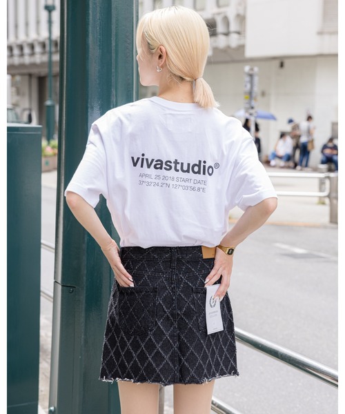 VIVASTUDIO（ビバスタジオ）の「【UNISEX】「VIVA STUDIO / ビバスタジオ 」LOCATION TEE / ロケーション 半袖Tシャツ 2295629（Tシャツ/カットソー・メンズ・ライトグレー/ホワイト/ブラック・MEDIUM/X-LARGE/SMALL/LARGE）」の4枚目の写真