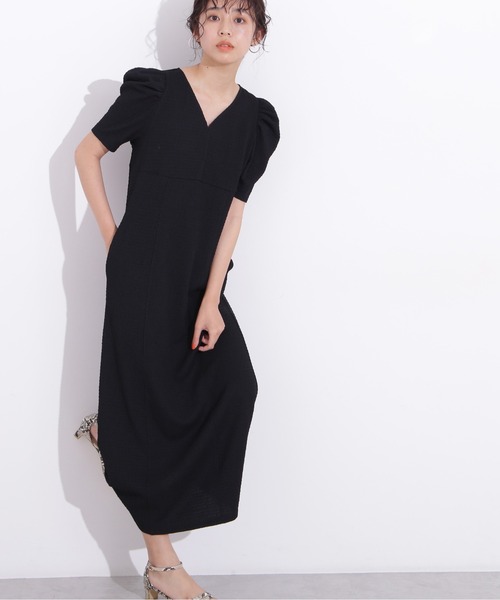 NATURAL BEAUTY BASIC（ナチュラルビューティーベーシック）の「シャーリングナローワンピース（ワンピース・レディース・ブラウン/ブラック/ブルー・MEDIUM）」の2枚目の写真