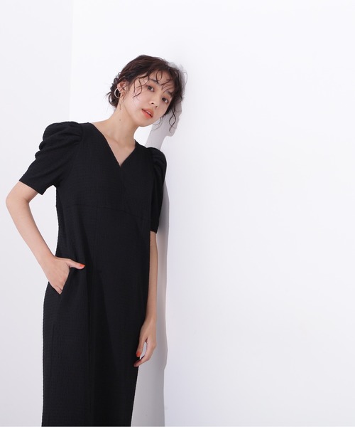 NATURAL BEAUTY BASIC（ナチュラルビューティーベーシック）の「シャーリングナローワンピース（ワンピース・レディース・ブラウン/ブラック/ブルー・MEDIUM）」の9枚目の写真