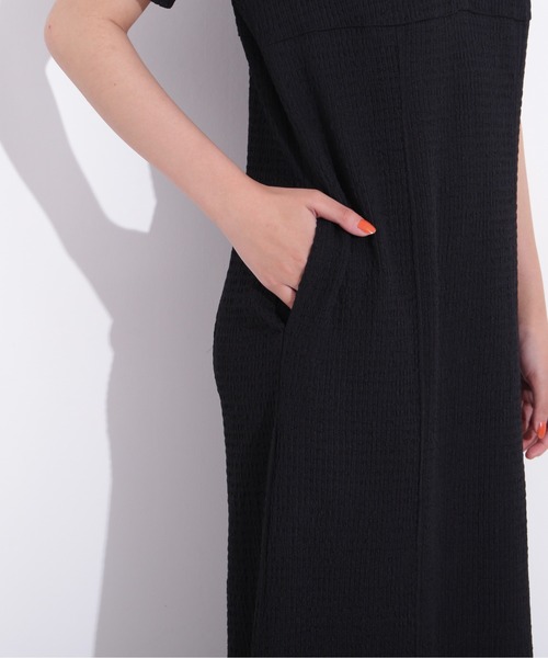 NATURAL BEAUTY BASIC（ナチュラルビューティーベーシック）の「シャーリングナローワンピース（ワンピース・レディース・ブラウン/ブラック/ブルー・MEDIUM）」の11枚目の写真