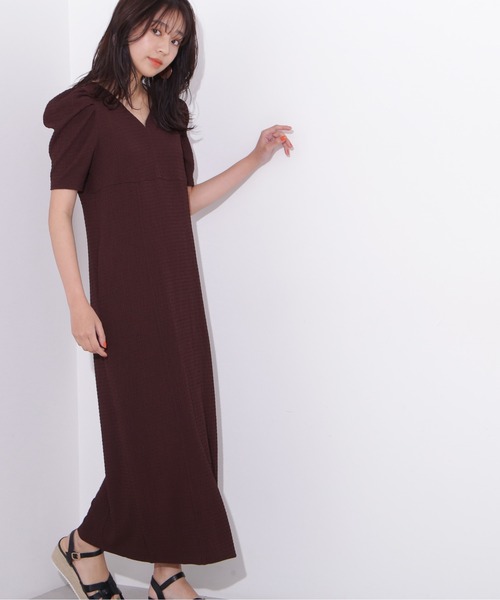 NATURAL BEAUTY BASIC（ナチュラルビューティーベーシック）の「シャーリングナローワンピース（ワンピース・レディース・ブラウン/ブラック/ブルー・MEDIUM）」の15枚目の写真