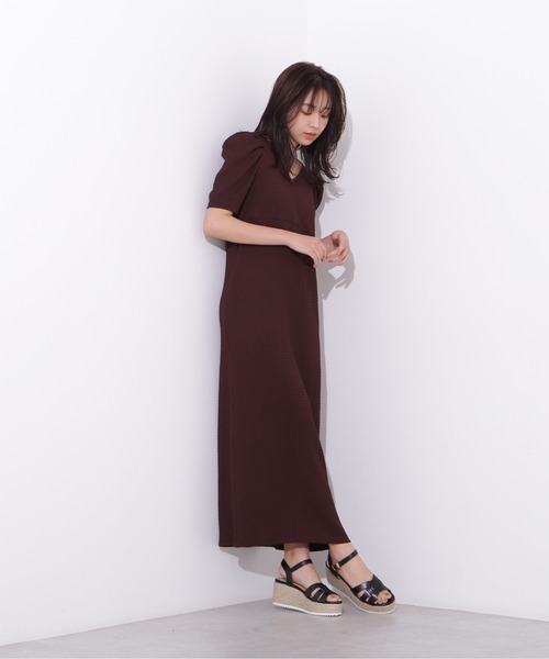 NATURAL BEAUTY BASIC（ナチュラルビューティーベーシック）の「シャーリングナローワンピース（ワンピース・レディース・ブラウン/ブラック/ブルー・MEDIUM）」の19枚目の写真