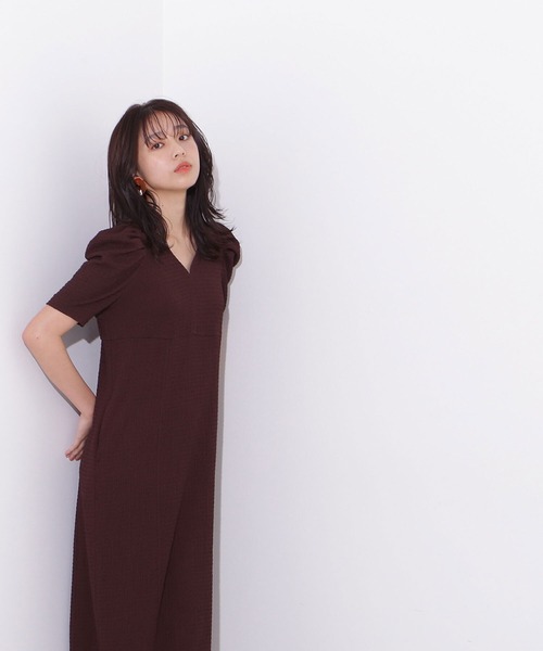 NATURAL BEAUTY BASIC（ナチュラルビューティーベーシック）の「シャーリングナローワンピース（ワンピース・レディース・ブラウン/ブラック/ブルー・MEDIUM）」の20枚目の写真