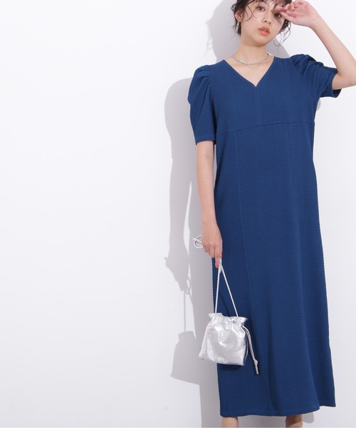 NATURAL BEAUTY BASIC（ナチュラルビューティーベーシック）の「シャーリングナローワンピース（ワンピース・レディース・ブラウン/ブラック/ブルー・MEDIUM）」の22枚目の写真