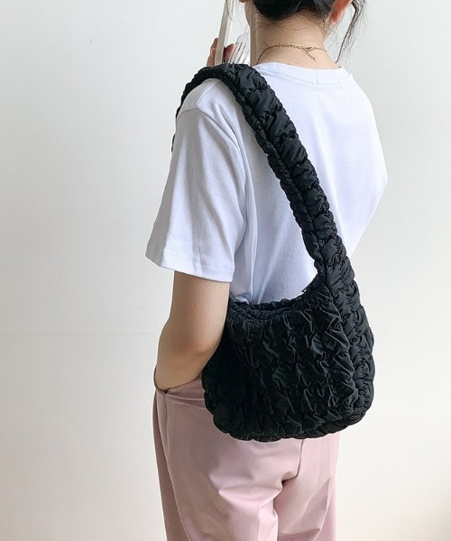 LAC-VERT（ラック・ヴェール）の「ワッフルキルティングハンドバッグ（ハンドバッグ・レディース・ホワイト/ブラック・FREE）」の2枚目の写真
