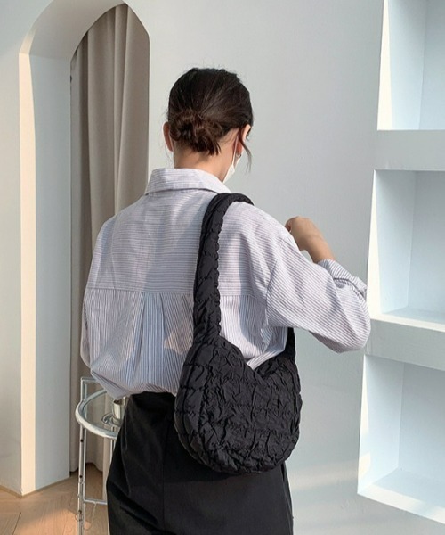 LAC-VERT（ラック・ヴェール）の「ワッフルキルティングハンドバッグ（ハンドバッグ・レディース・ホワイト/ブラック・FREE）」の4枚目の写真