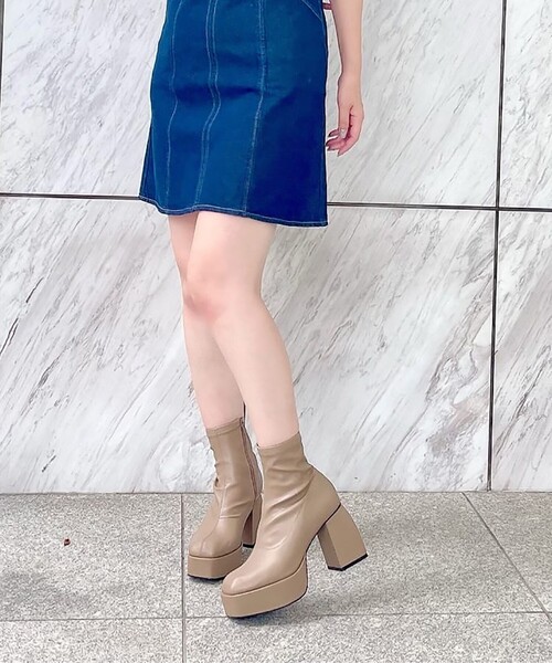 ESPERANZA(エスペランサ)の「厚底スクエアトゥストレッチショートブーツ(ブーツ・レディース・ブラック/こしょう色系・LL/S/M/L)」の17枚目の写真