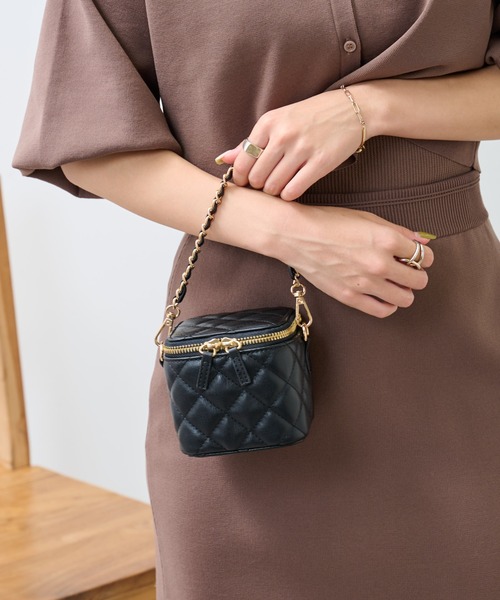 COLONY 2139(コロニートゥーワンスリーナイン)の「キルティングキューブ2wayバッグ/ショルダーバッグ/ハンドバッグ(ショルダーバッグ・レディース・ブラック/グレイッシュベージュ・FREE)」の12枚目の写真