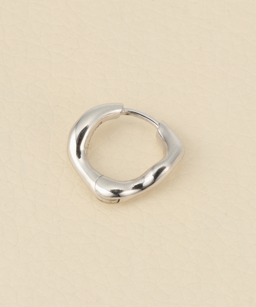 MARIA BLACK(マリアブラック)の「【MARIA BLACK/マリアブラック】Anil 10 Huggie Silver HP:ピアス(片耳)(ピアス(片耳用)・レディース・シルバー・FREE)」の5枚目の写真