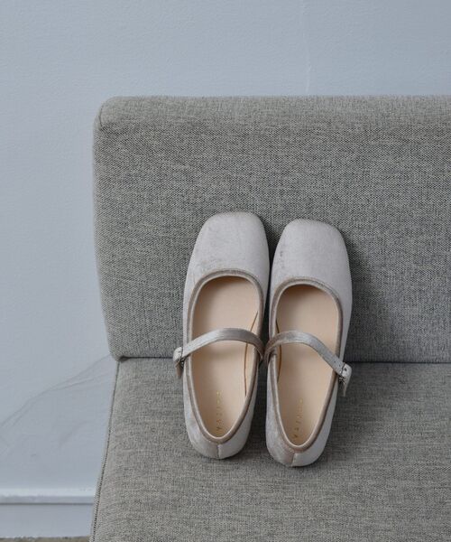 RETRO GIRL（レトロガール）の「アソートストラップシューズ（その他シューズ・レディース・ブラック/ダークグリーン/ベージュ/バーガンディー・MEDIUM/LARGE）」の3枚目の写真