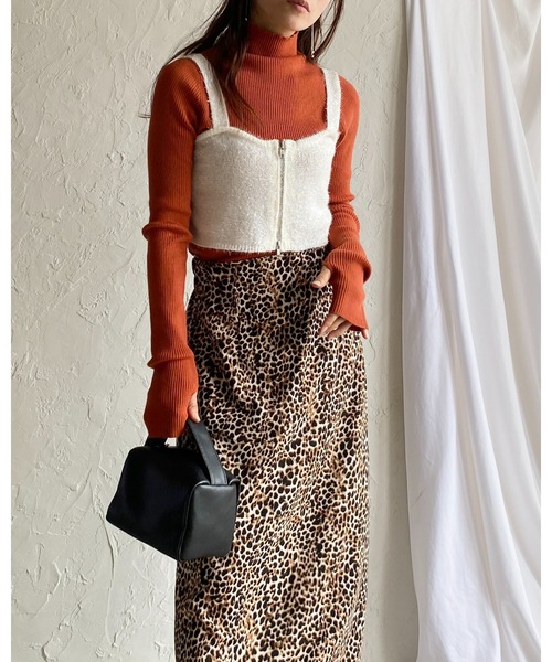 She's Closet（シーズクローゼット）の「アームウォーマー風フィンガーホール指穴ハイネックタイト長袖タートルリブニットプルオーバー（ニット/セーター・レディース・オレンジ/ピンク/グリーン/ブラック×ホワイト/アイボリー/ブラック/ブルー/杢グレー/パープル/ライトブルー/ペールイエロー/ブラック系その他/ホワイト系その他/ブラック系その他2/レッド/チャコール/ダークオレンジ/グリーン系その他・FREE）」の22枚目の写真