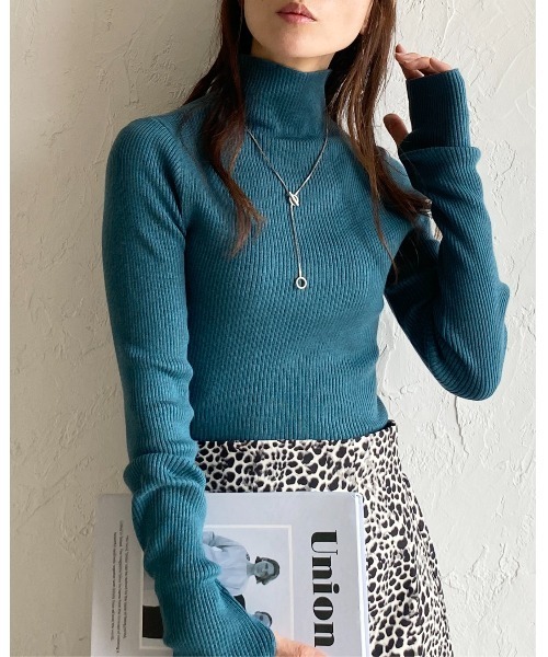 She's Closet（シーズクローゼット）の「アームウォーマー風フィンガーホール指穴ハイネックタイト長袖タートルリブニットプルオーバー（ニット/セーター・レディース・オレンジ/ピンク/グリーン/ブラック×ホワイト/アイボリー/ブラック/ブルー/杢グレー/パープル/ライトブルー/ペールイエロー/ブラック系その他/ホワイト系その他/ブラック系その他2/レッド/チャコール/ダークオレンジ/グリーン系その他・FREE）」の21枚目の写真