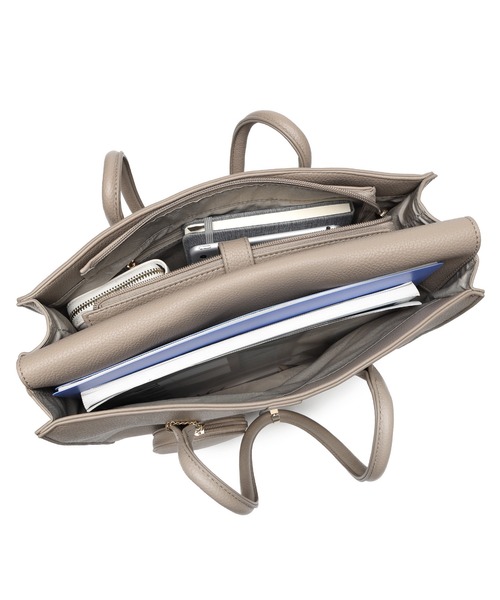 GUSCIO（グッシオ）の「【グッシオ ゴールドラベル】エレガンストートバッグ ラージサイズ　オンオフ兼用 ビジネストート PC/A4対応（ビジネスバッグ・レディース・ブラック/ベージュ・FREE）」の9枚目の写真