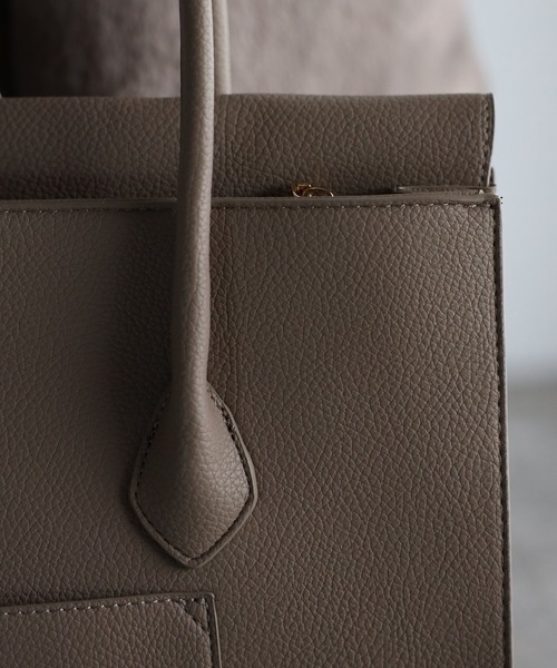 GUSCIO（グッシオ）の「【グッシオ ゴールドラベル】エレガンストートバッグ ラージサイズ　オンオフ兼用 ビジネストート PC/A4対応（ビジネスバッグ・レディース・ブラック/ベージュ・FREE）」の19枚目の写真