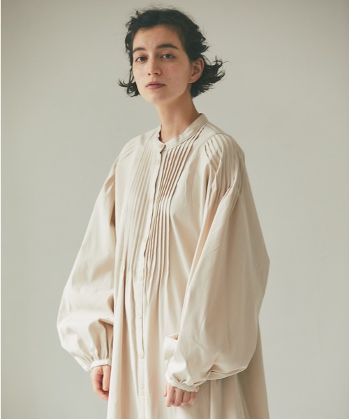 and R（アンドアール）の「シャークスキンピンタックワンピース（シャツワンピース・レディース・アイボリー/ブラック/グレイッシュブルー・FREE）」の19枚目の写真