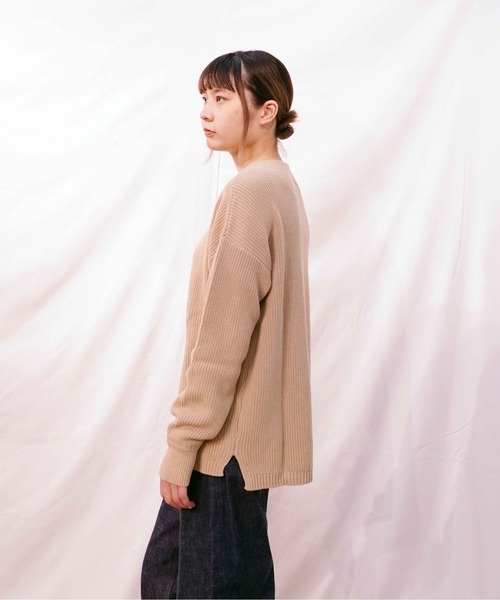 BROOKLYN OVERALL（ブルックリンオーバーオール）の「片畦編ニットプルオーバー（ニット/セーター・レディース・カーキ/チャコールグレー/ベージュ・FREE）」の17枚目の写真