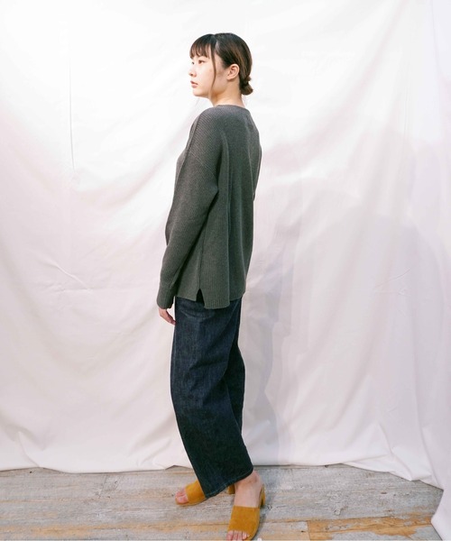 BROOKLYN OVERALL（ブルックリンオーバーオール）の「片畦編ニットプルオーバー（ニット/セーター・レディース・カーキ/チャコールグレー/ベージュ・FREE）」の19枚目の写真