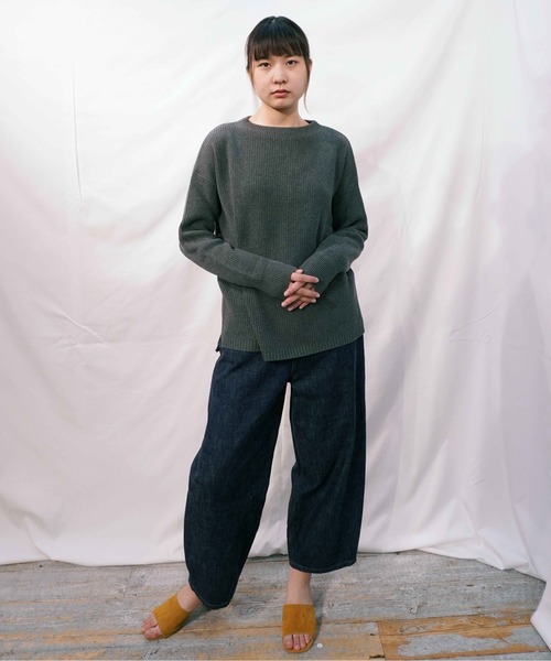 BROOKLYN OVERALL（ブルックリンオーバーオール）の「片畦編ニットプルオーバー（ニット/セーター・レディース・カーキ/チャコールグレー/ベージュ・FREE）」の20枚目の写真